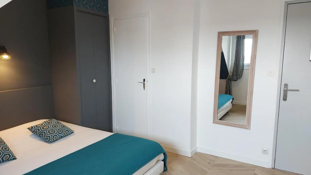 Logis Hotel Vannes Nord Le Clos Des Hortensias Locqueltas 2*,  France